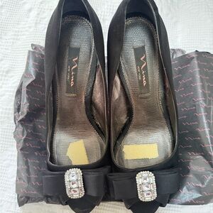 NINA Elke Black Satin Rhinestone Bow Peep Toe Stiletto Pumps Women's Size 9.5